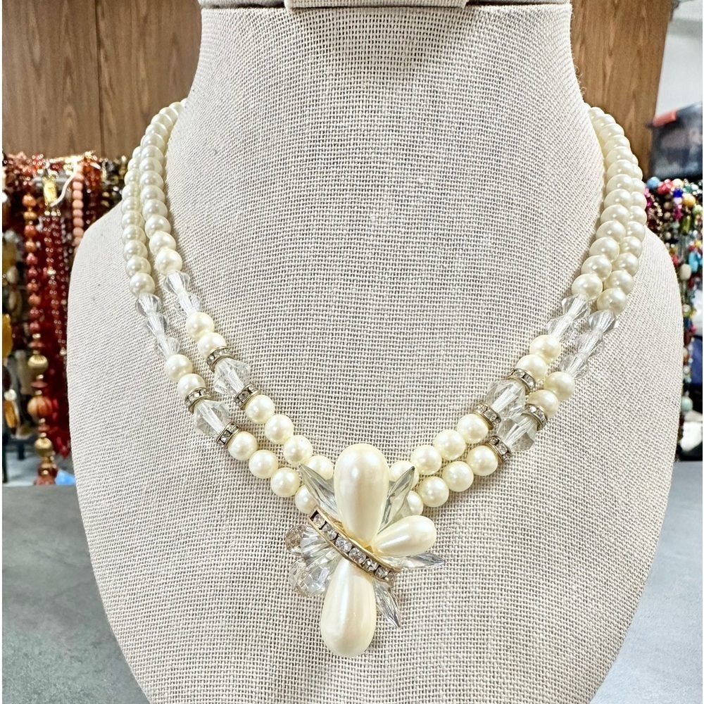 Vintage Two Strand Faux Peal And Clear Color Crystal Good Tone Necklace